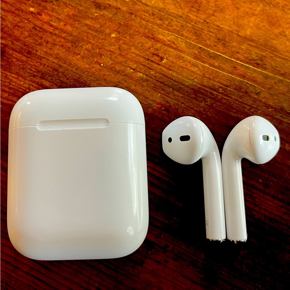 COPY - Apple AirPods